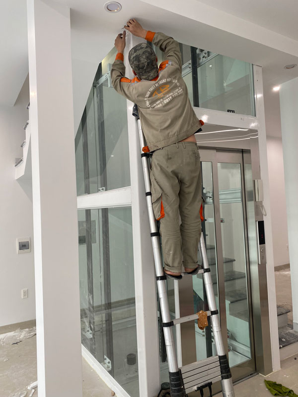Những quy định cần biết về an toàn khi sử dụng thang máy