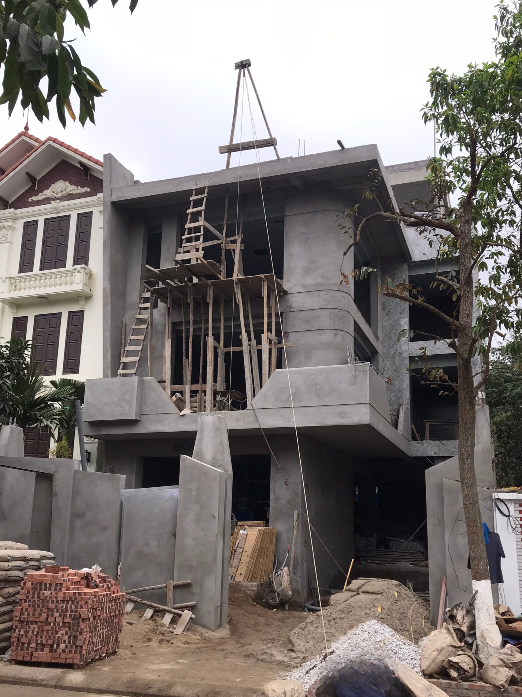 Lắp đặt khung thép thang máy cho công trình tại KĐT Sao Đỏ Hải Phòng