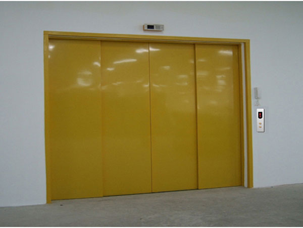 Cửa tầng mở tim 4 cánh màu vàng