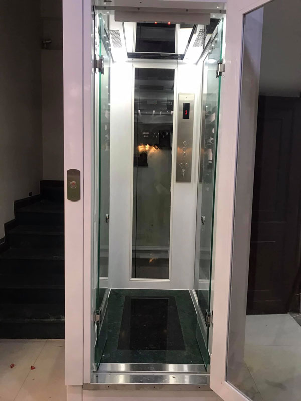 Thang máy lồng kính 11