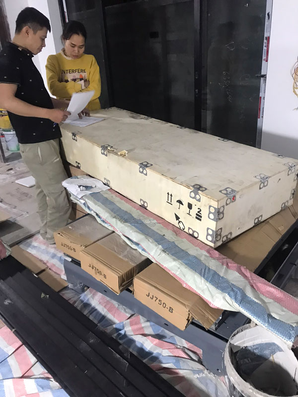 Công trình thang máy chị Hằng