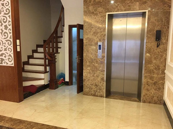 Những cách bố trí thang máy cho nhà ống hiệu quả